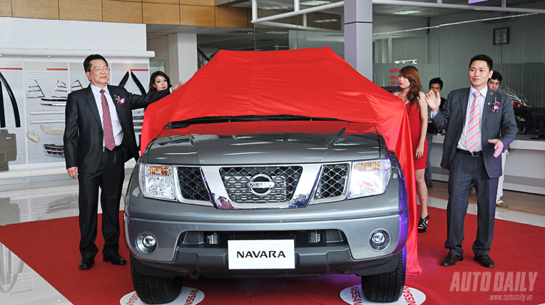 Nissan Navara AT mới