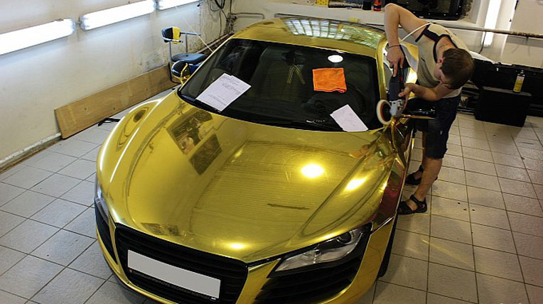 Audi R8 V8 "bọc vàng"