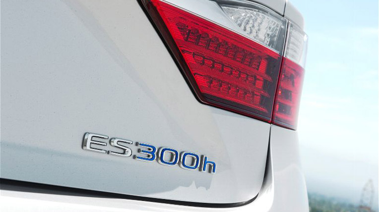 Lexus ES 350 và ES 300h 2013: Bước tiến mới - 4