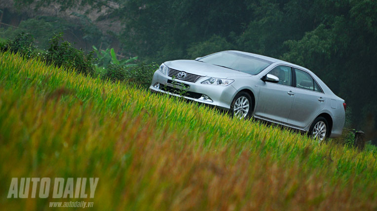 Toyota Camry 2.0E 2012