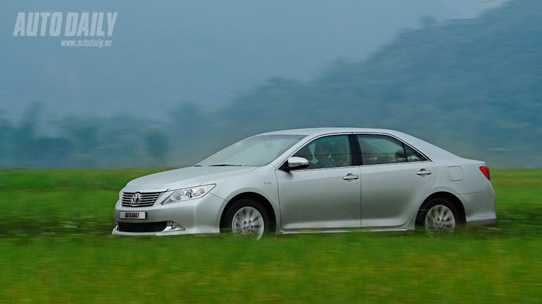 Toyota Camry 2.0E 2012