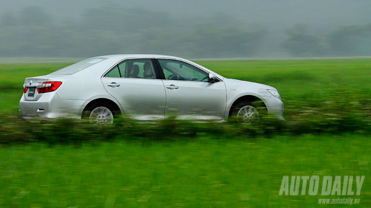 Toyota Camry 2.0E 2012