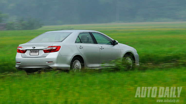 Toyota Camry 2.0E 2012