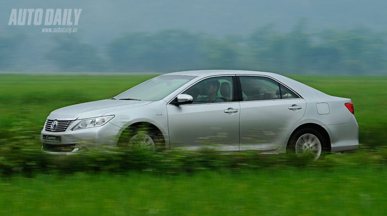 Toyota Camry 2.0E 2012