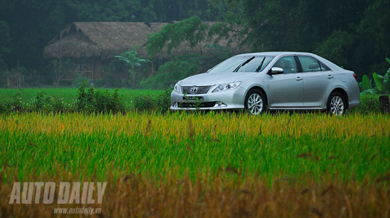 Toyota Camry 2.0E 2012