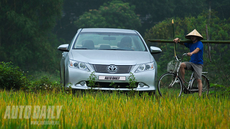 Toyota Camry 2.0E 2012