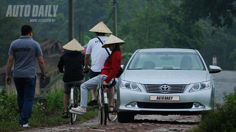 Toyota Camry 2.0E 2012