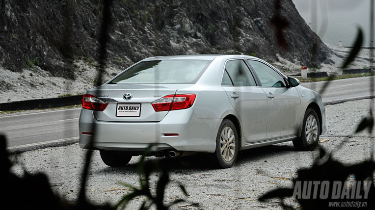 Toyota Camry 2.0E 2012