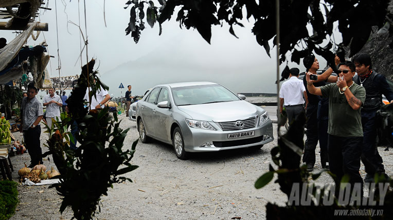 Toyota Camry 2.0E 2012