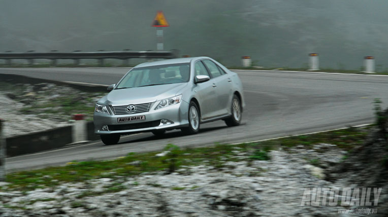 Toyota Camry 2.0E 2012