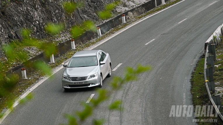 Toyota Camry 2.0E 2012