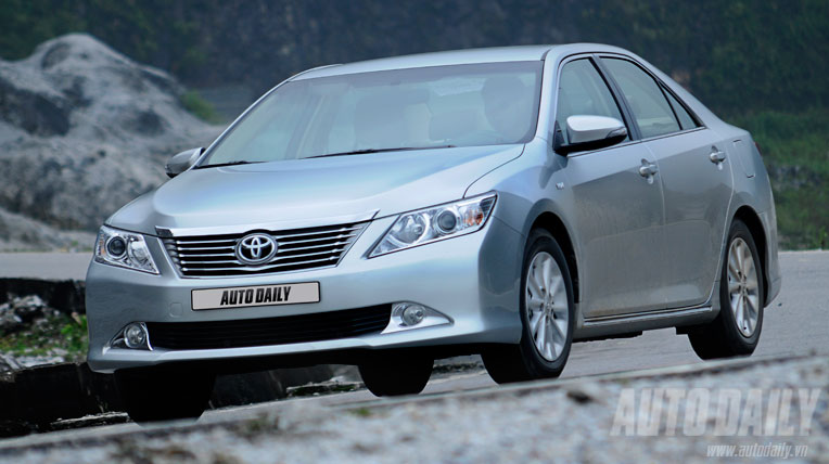 Toyota Camry 2.0E 2012