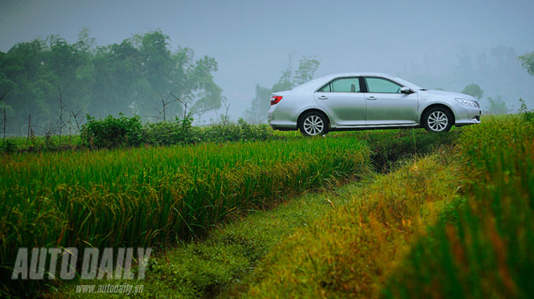 Toyota Camry 2.0E 2012