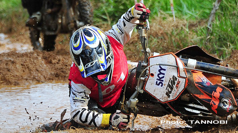 Hình ảnh khốc liệt của giải đua mô tô địa hình tại Việt Nam