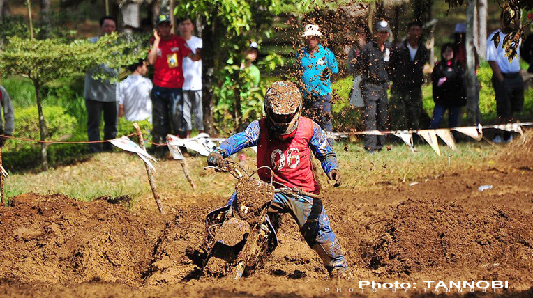 Hình ảnh khốc liệt của giải đua mô tô địa hình tại Việt Nam
