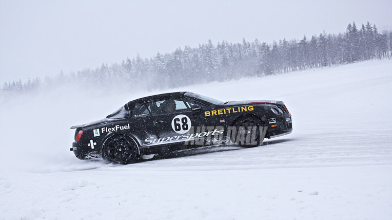 Drift xe Bentley trên băng tuyết