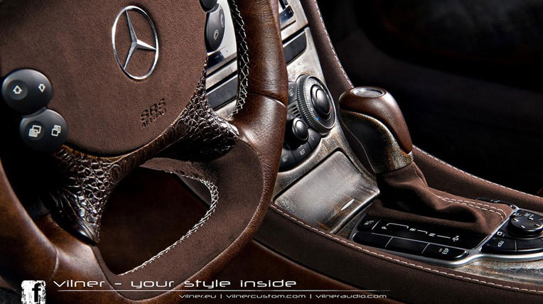 Mercedes-Benz SL với nội thất da cá sấu