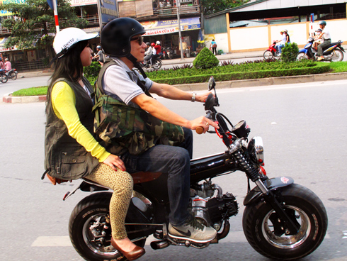 Cặp Honda Chaly độ bánh béo hầm hố ở Hà Nội