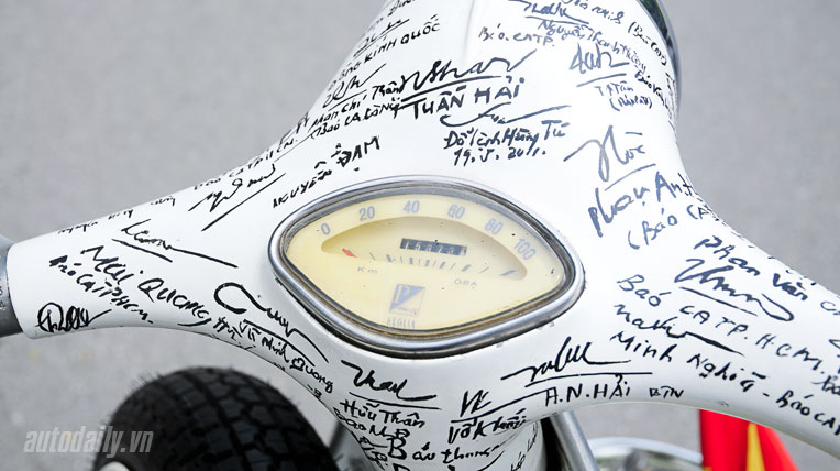 Chiếc Vespa "độc" với 800 chữ ký của các nhà báo