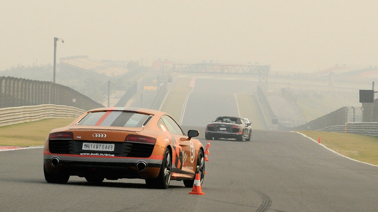Trải nghiệm Audi R8 tại trường đua F1